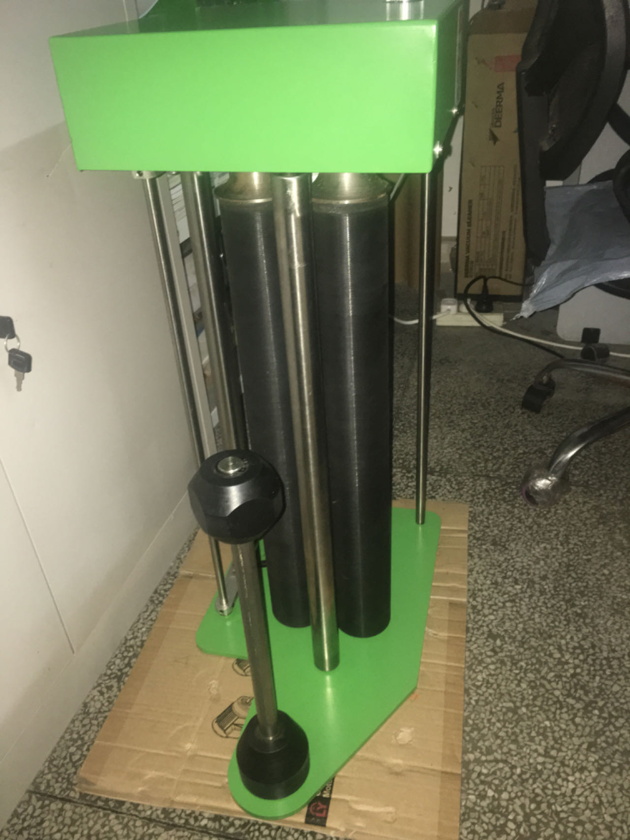 预拉缠绕机膜架